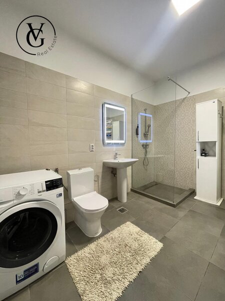 Fabrica de Glucoza Apartament spatios  Curte privata   2 Locuri de parcare